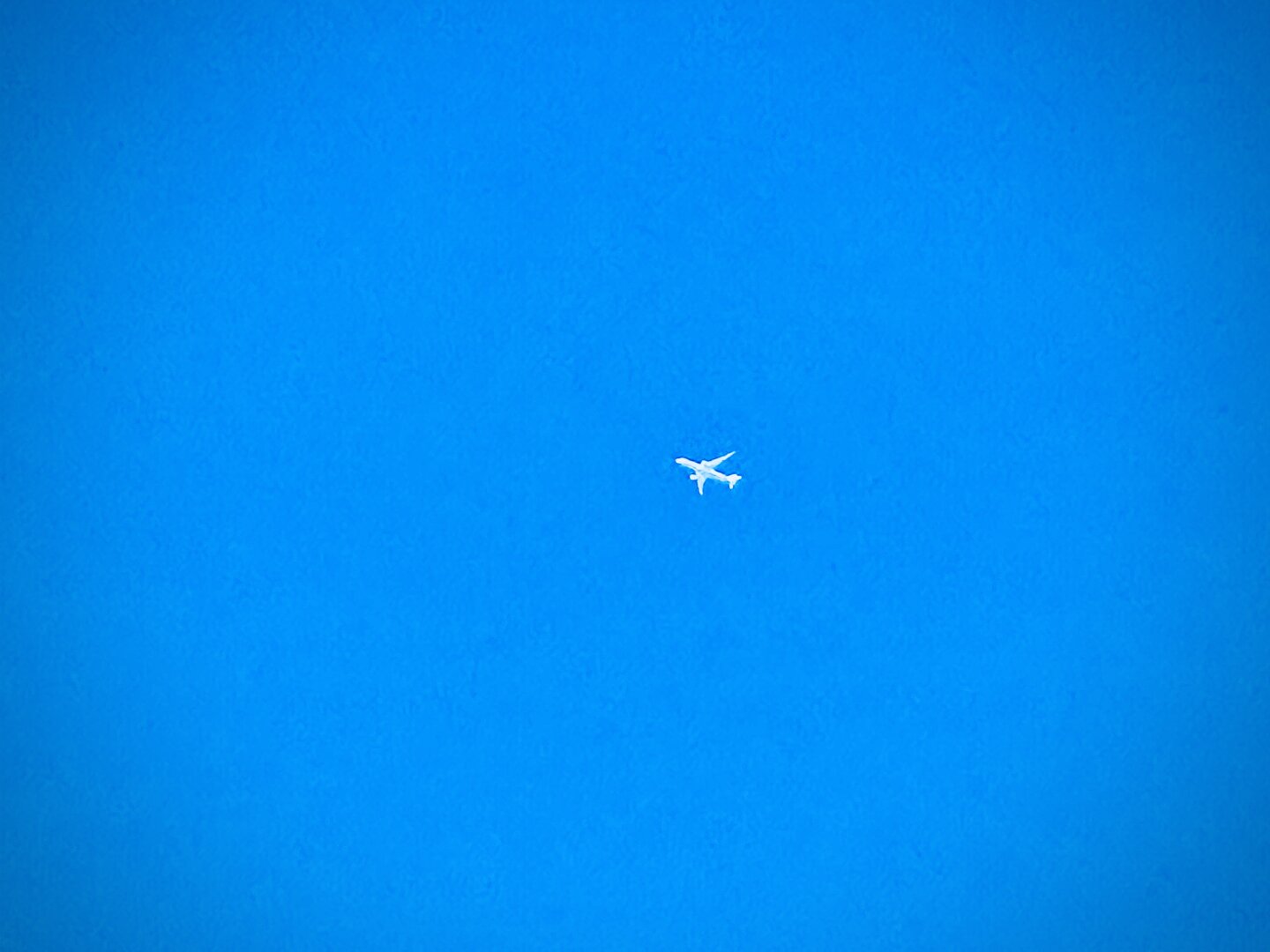An airplane high up in the sky. Probably an Airbus A350-941 but I can’t really be sure. Checked flightradar at least and I think I was looking at the correct plane.